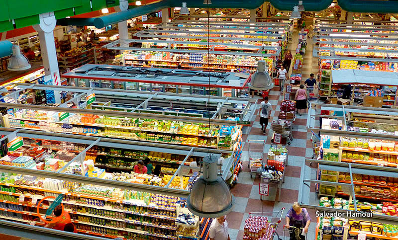 Afectado por la inflación, el consumo en supermercados no dio señales de crecimiento en 2022
