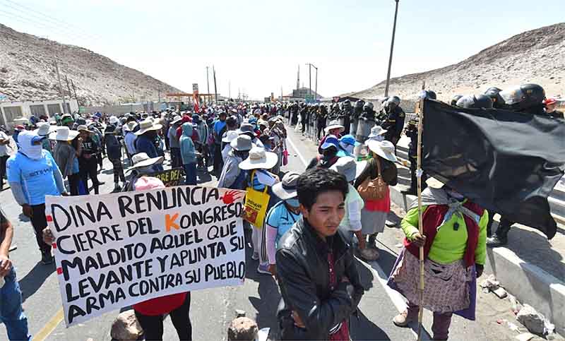 La presidenta de Perú dijo estar dispuesta a dialogar con los manifestantes de «La toma de Lima»