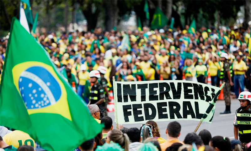 Seguidores de Bolsonaro acampan para pedir una intervención militar contra Lula