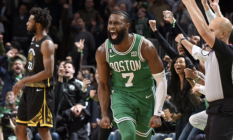Boston Celtics afianza su liderazgo tras vencer a Golden State Warriors