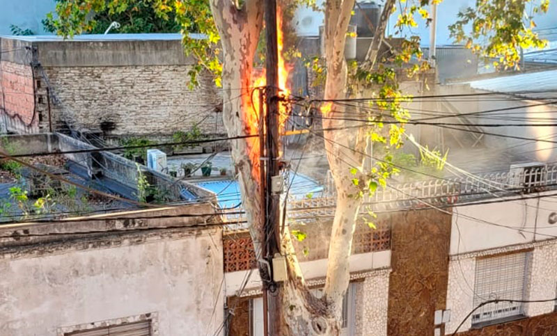 Cables de electricidad se prendieron fuego y los vecinos se quedaron sin luz