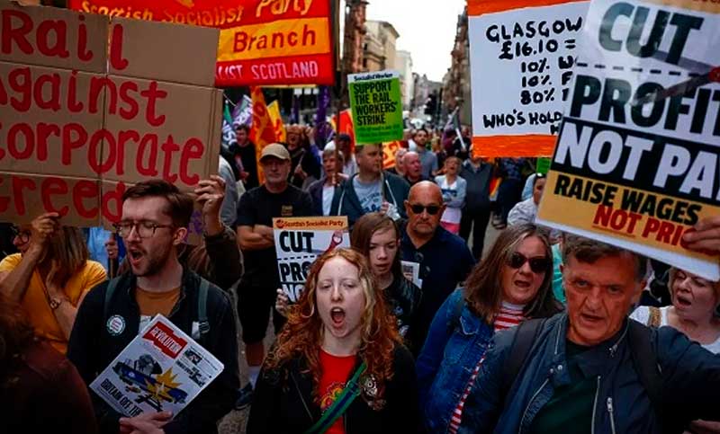 Miles de trabajadores se preparan para la mayor huelga en una década en el Reino Unido