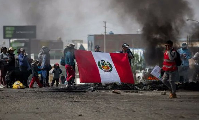 Cancillería alerta sobre los riesgos de viajar a Perú en medio de la crisis social y política