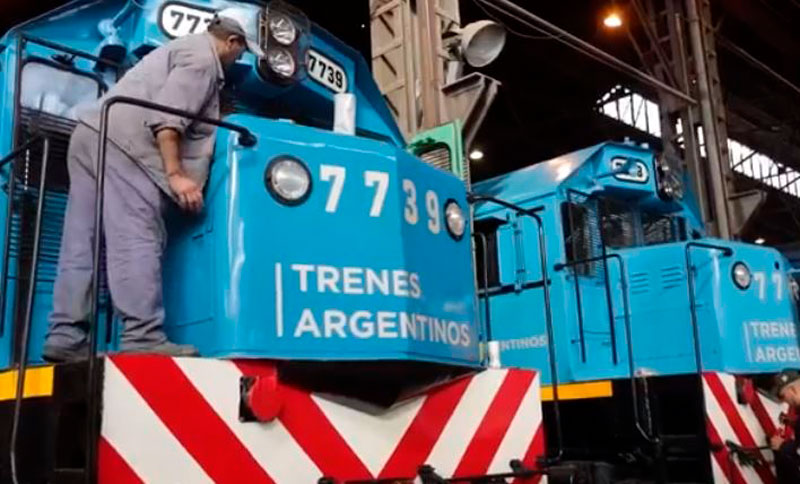 Presentaron dos nuevas locomotoras recuperadas para trenes de carga
