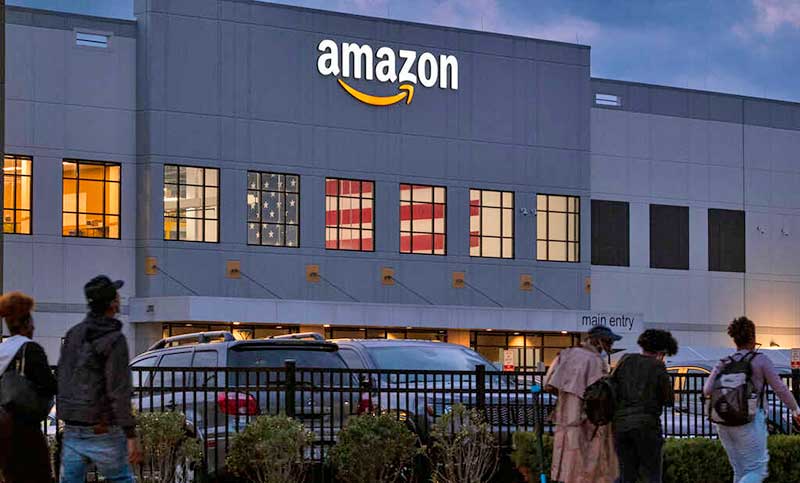 Nueva York: un juez determinó que Amazon violó la ley al amenazar a trabajadores