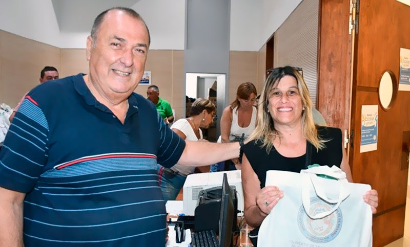 El sindicato de los municipales de Rosario comenzó la entrega de 8 mil bolsones escolares a sus trabajadores