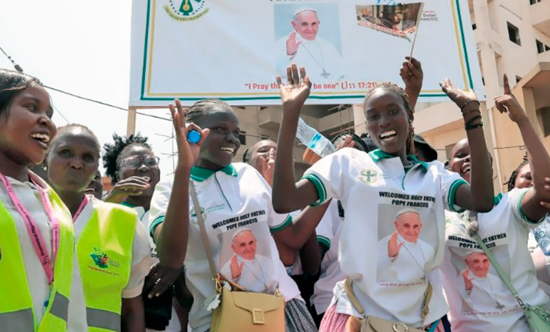 El papa Francisco llegó Sudán del Sur, uno de los países más pobres del mundo y arrasado por la guerra civil
