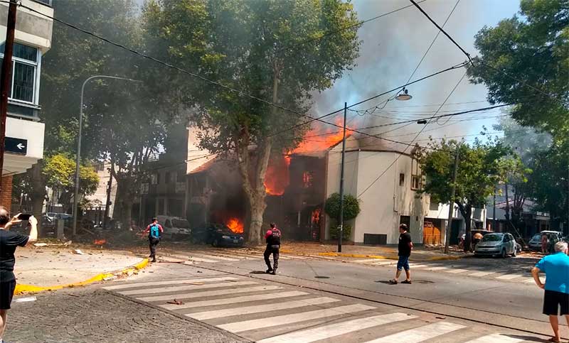 Explotó una vivienda en la ciudad de Buenos Aires: hay un trabajador herido y otro desaparecido