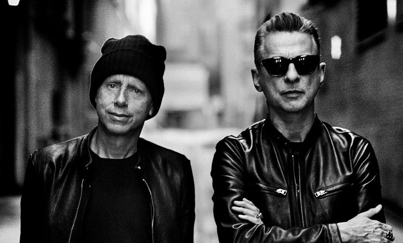 Depeche Mode presentó en televisión su primera canción desde la muerte de Andy Fletcher