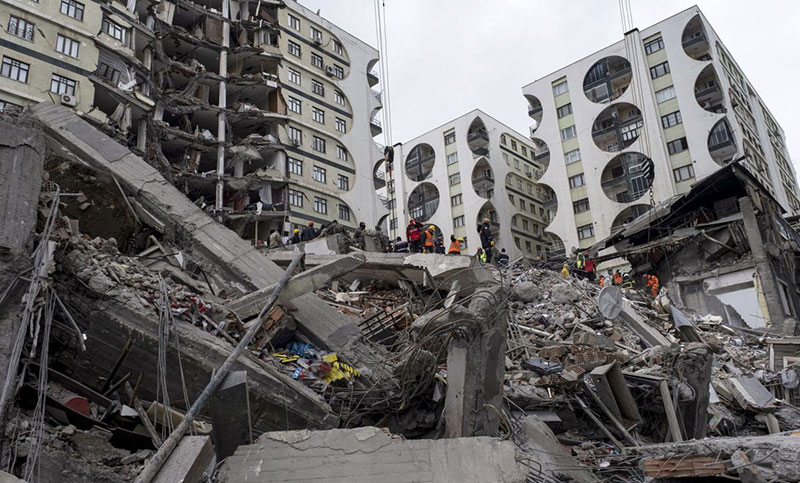 Más de 7.800 muertos por el terremoto en Turquía y Siria