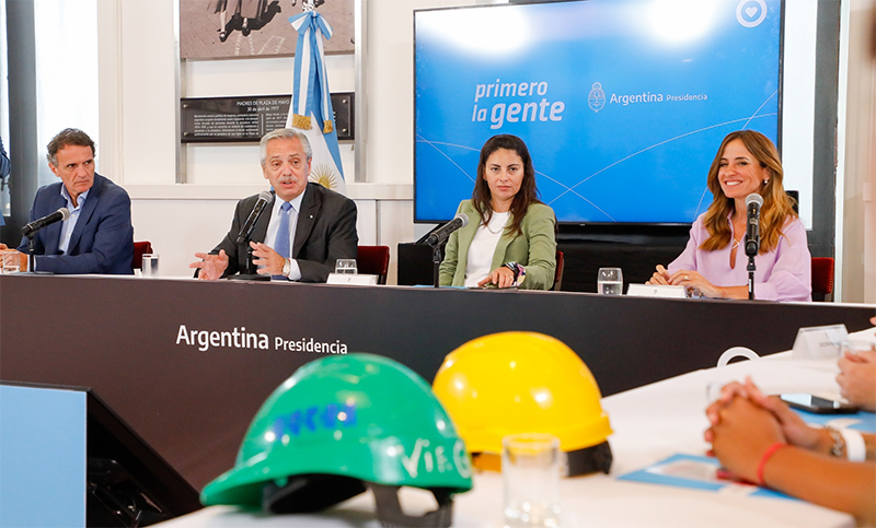 Fernández encabezó una reunión para impulsar el Programa Constructoras
