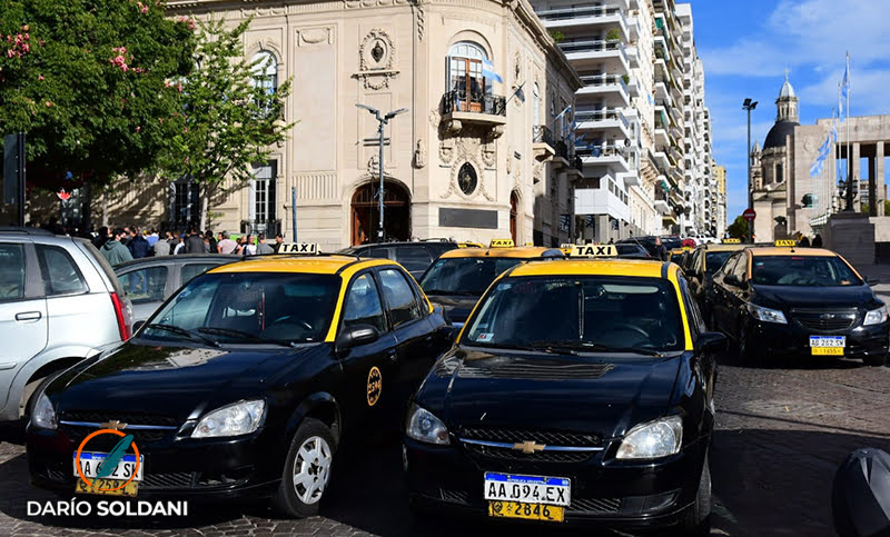 Los taxistas van por un nuevo aumento de tarifas: se habla de un 30% de incremento