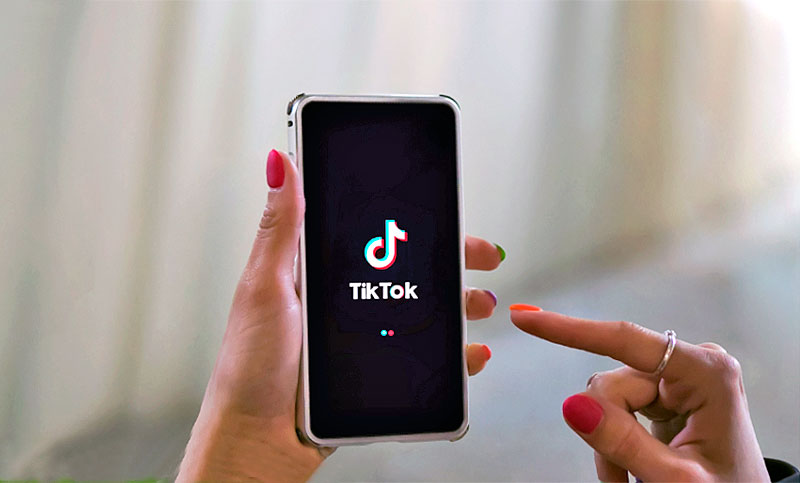 Los británicos prohíben TikTok en dispositivos del Gobierno y Estados Unidos amenaza con hacerlo en el país