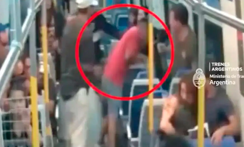 Intentó secuestrar a un menor en el tren Sarmiento y los pasajeros lo detuvieron a los golpes
