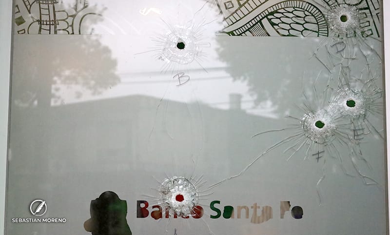 Otro ataque contra el Banco Santa Fe: balearon la sucursal de Granadero Baigorria