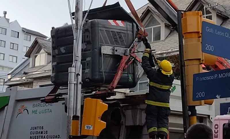 Un rosarino murió en Bariloche al ser compactado por un camión de basura