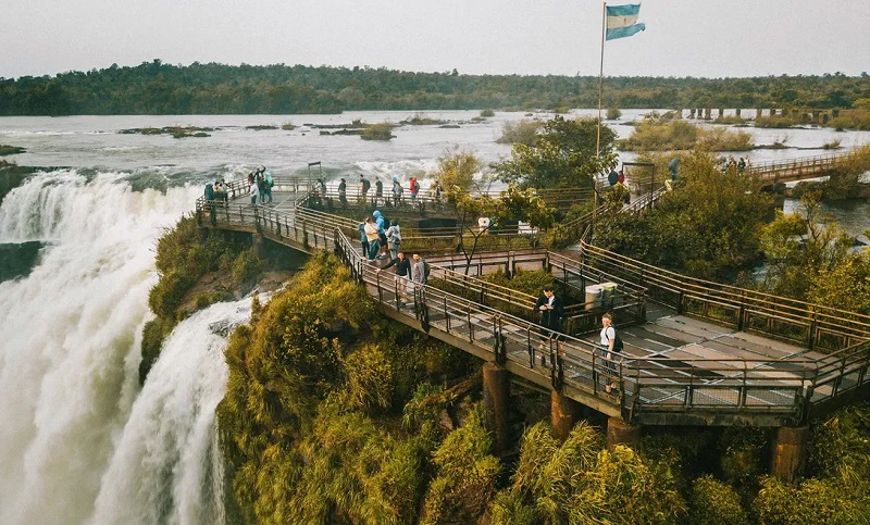 Alivio para turistas: reabrió la pasarela de la Garganta del Diablo en las Cataratas del Iguazú