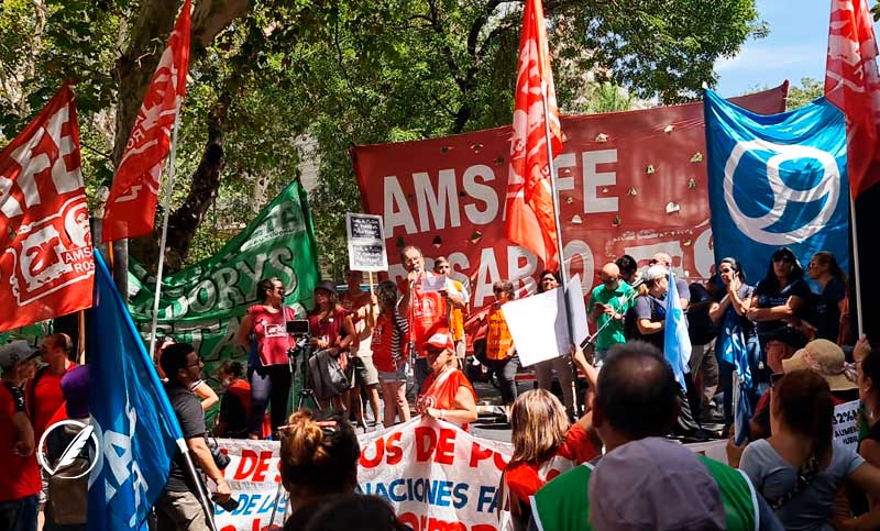 «Basta de matar a nuestros alumnos»: la consigna que se sumó al reclamo salarial en la marcha docente