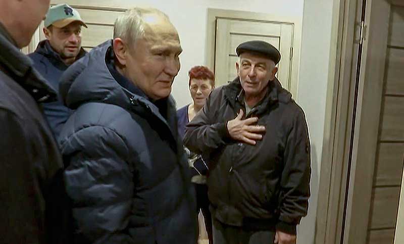 Indignación en Ucrania por la visita de Putin a Mariúpol