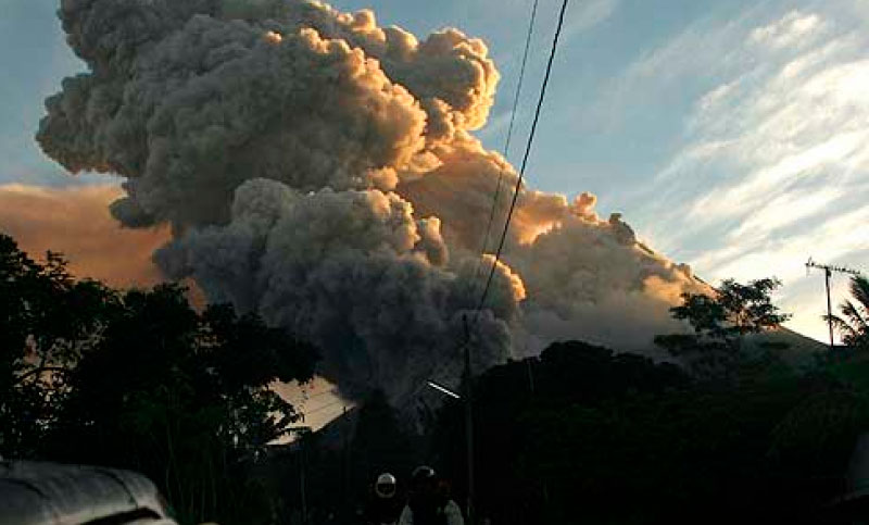 Alerta: entra en erupción el volcán Merapi, uno de los más activos del mundo