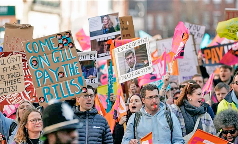 Los docentes británicos vuelven a las huelgas tras rechazar los aumentos ofrecidos por el Gobierno
