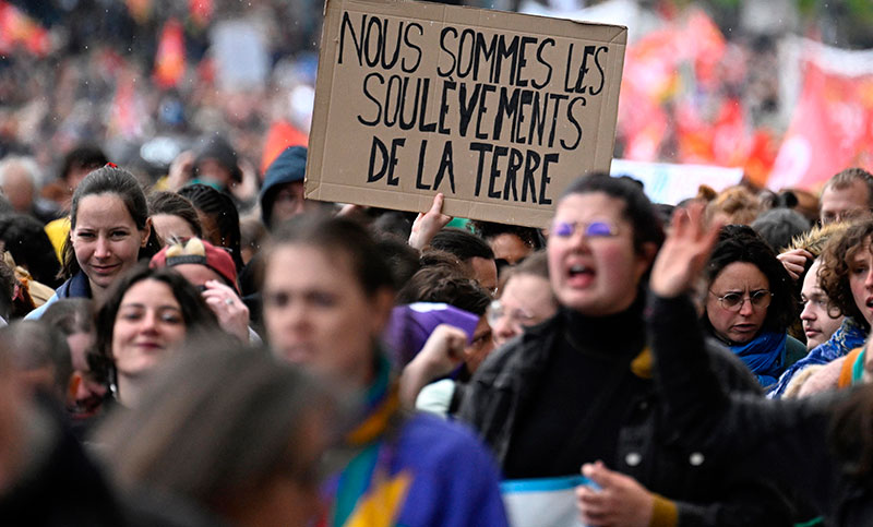 Franceses volvieron a las protestas contra la reforma jubilatoria antes del fallo judicial sobre su validez