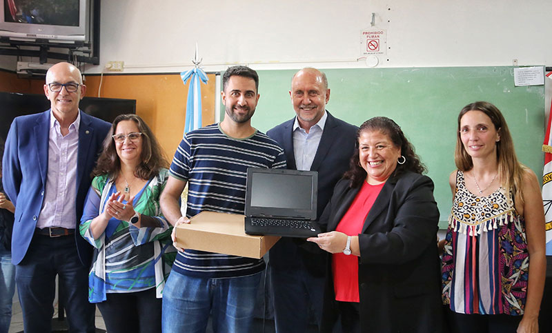 La provincia entregó 150 netbooks para institutos técnicos de la ciudad