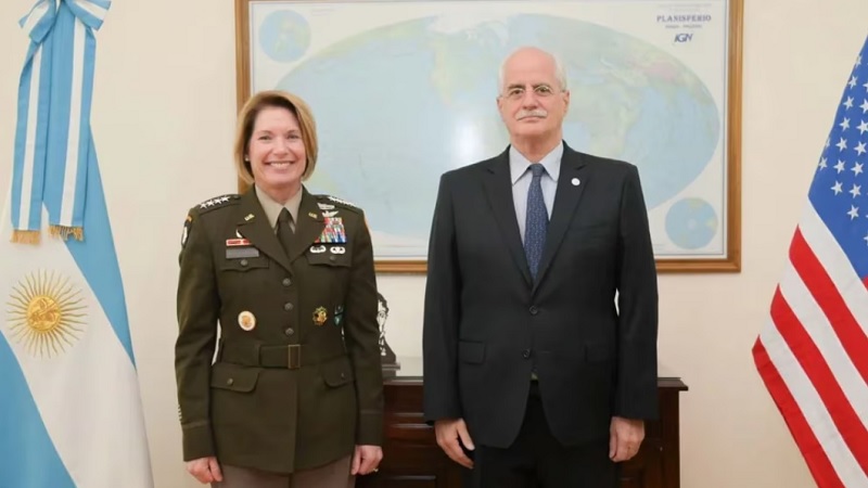 El ministro Taiana recibió a la jefa del Comando Sur de Estados Unidos