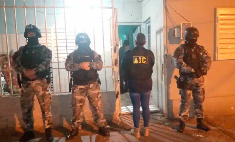 Mas de una decena de allanamientos y tres detenidos en barrios Ludueña y Belgrano