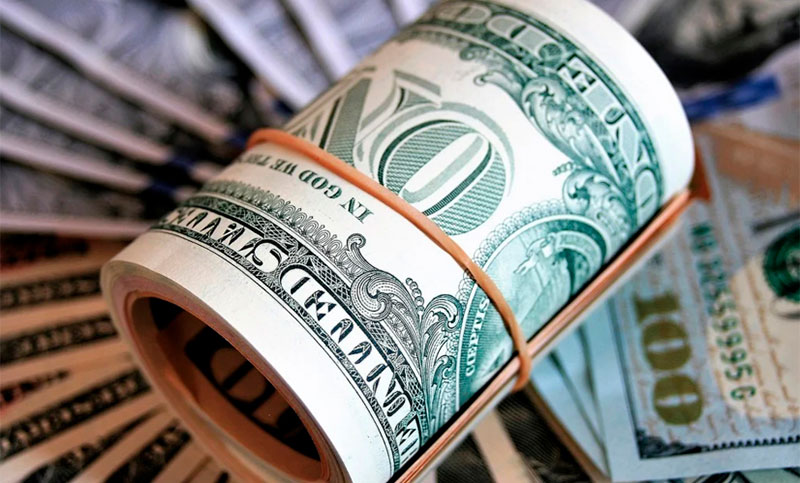 Mientras entraron las primeras divisas del “dólar agro”, el blue alcanzó los $400 en algunas provincias