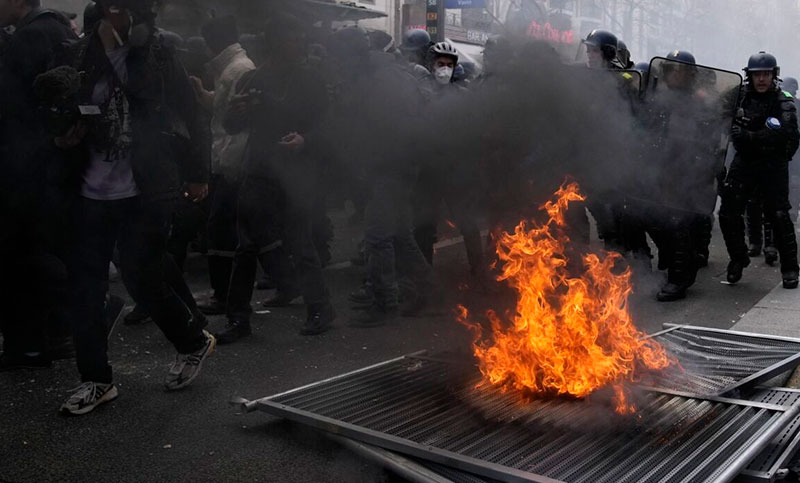 Continúan las protestas en Francia tras el aval en la justicia de la reforma jubilatoria