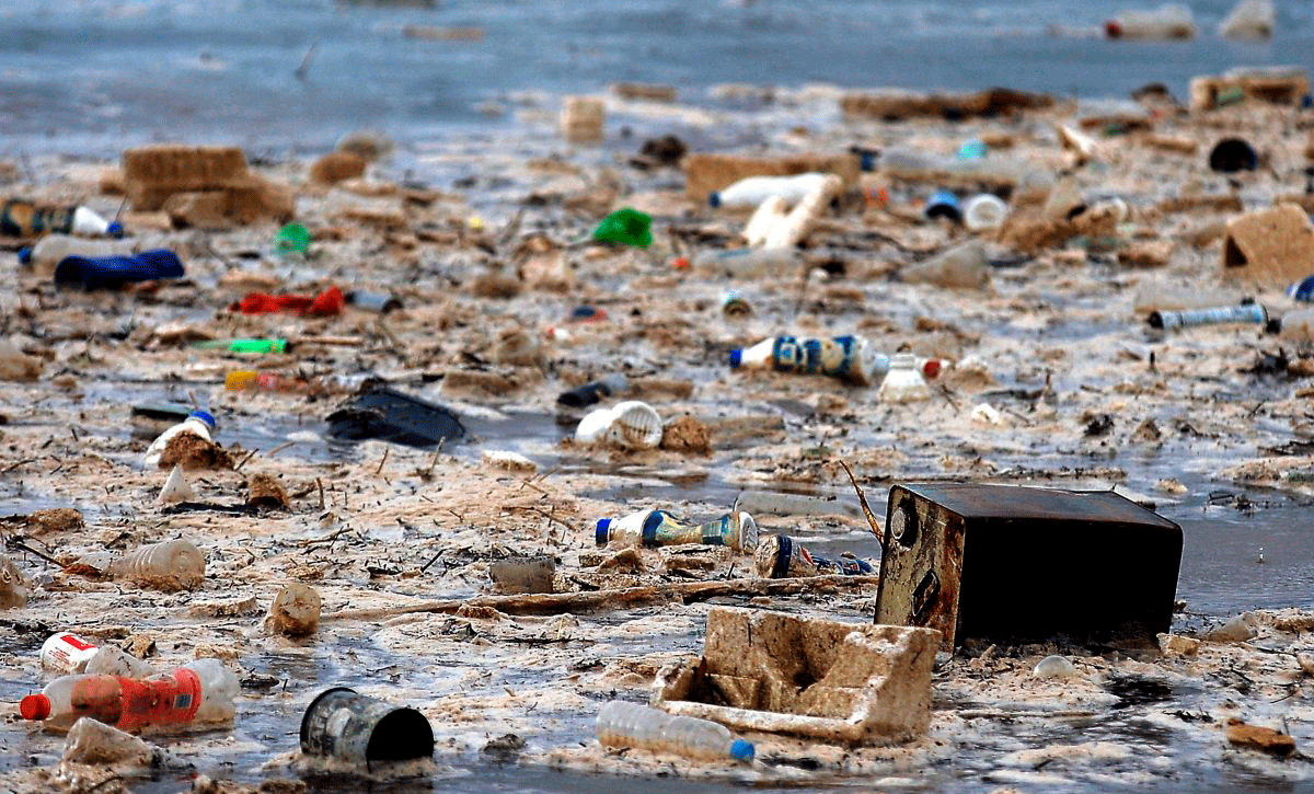 El Mediterráneo, en peligro a corto plazo por la enorme cantidad de microplásticos