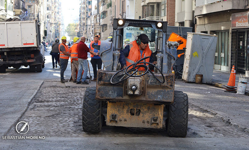 ¡Tránsito complicado! Arrancaron las obras de bacheo en calle Corrientes