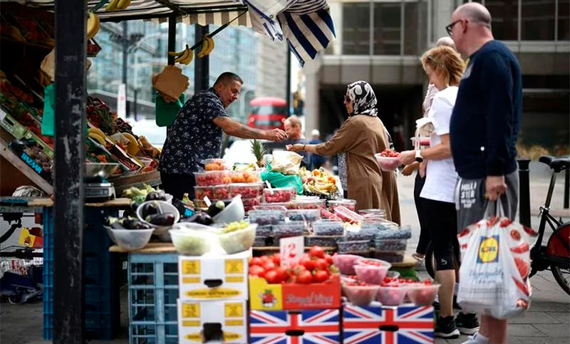 Supermercados en la mira: el precio de los alimentos se disparó en Reino Unido durante el último año