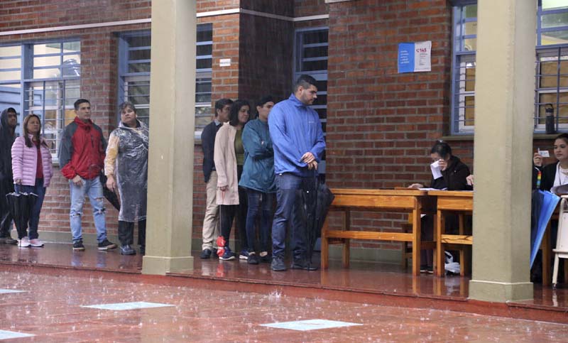 Un 75% del padrón participó de las elecciones en Misiones, en una jornada de intensas lluvias