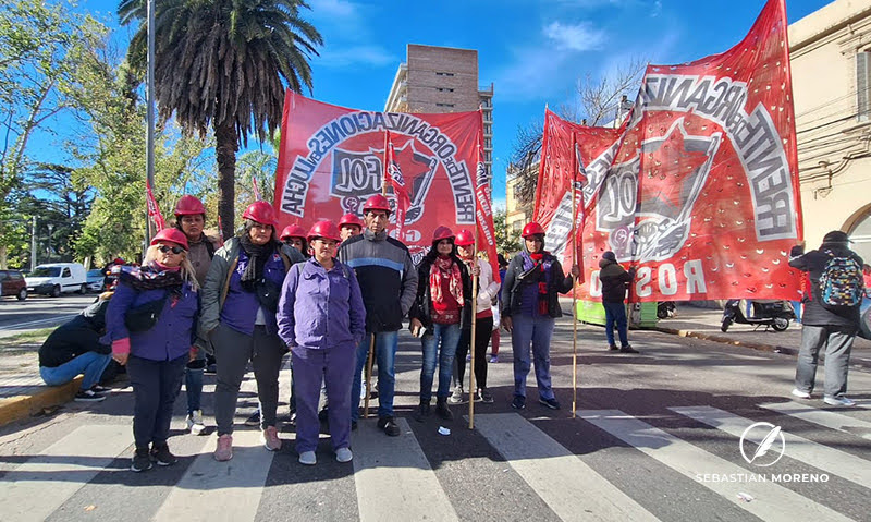 El Frente de Organizaciones en Lucha se manifestó frente a Desarrollo Social provincial