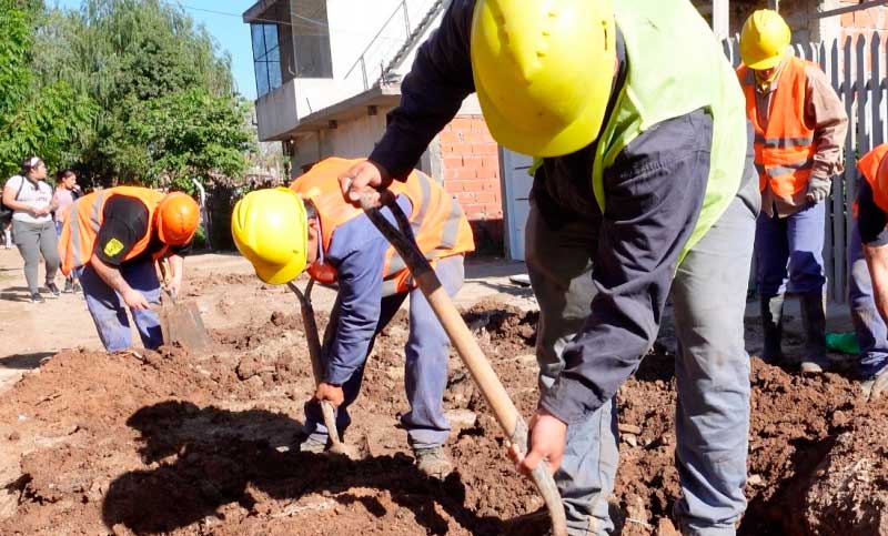 En ocho barrios rosarinos se realizan obras para mejorar el acceso al agua