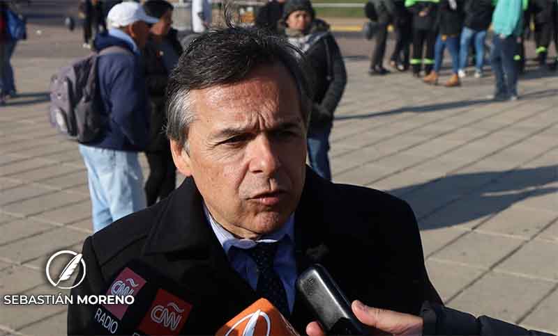 El ministro de Transporte Diego Giuliano destacó las obras en la ciudad y no descartó el paro de colectivos