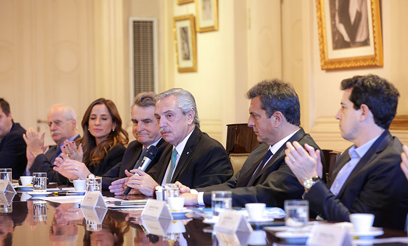 Tras el cierre de listas, Alberto Fernández encabeza una reunión con su gabinete casi completo