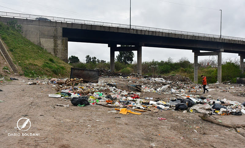 Puente Sorrento: encuentran el cuerpo sin vida de un hombre entre la basura
