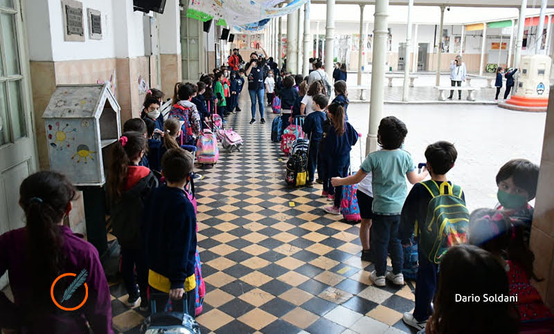 Cerca de 80 escuelas primarias rosarinas se encaminan a incorporar una hora más de clase por día
