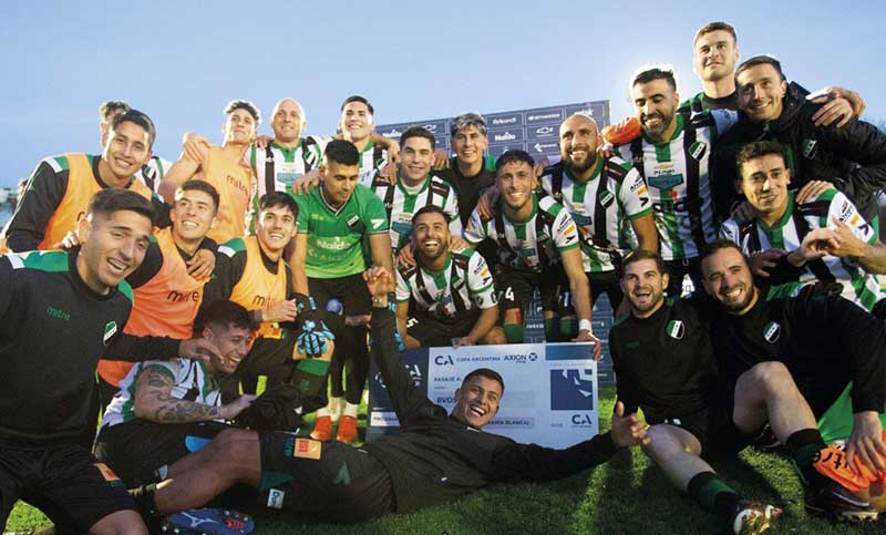 Villa Mitre eliminó al Tomba y podría ser rival de Central en Copa Argentina