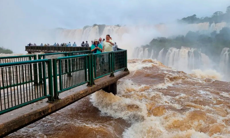 El caudal del río Iguazú sigue subiendo y cierran preventivamente el circuito Garganta del Diablo