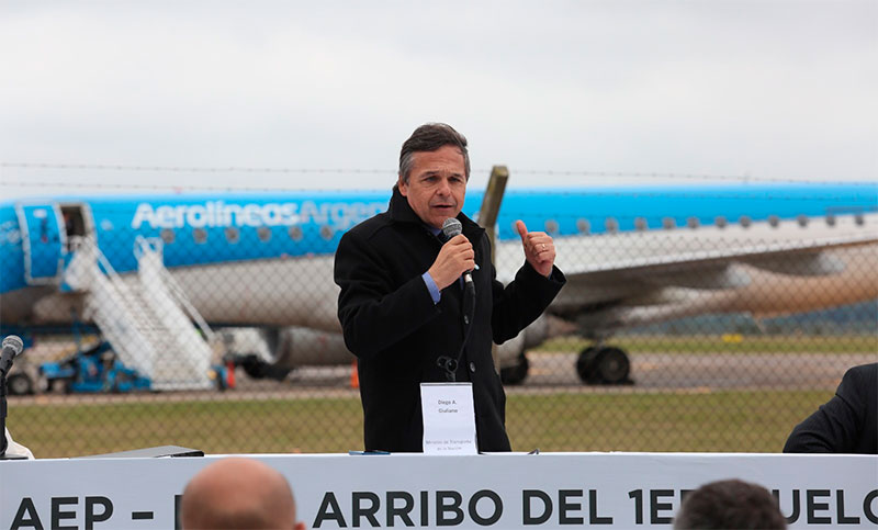 Política aérea: Giuliano respondió a las críticas que Dietrich hizo sobre su gestión