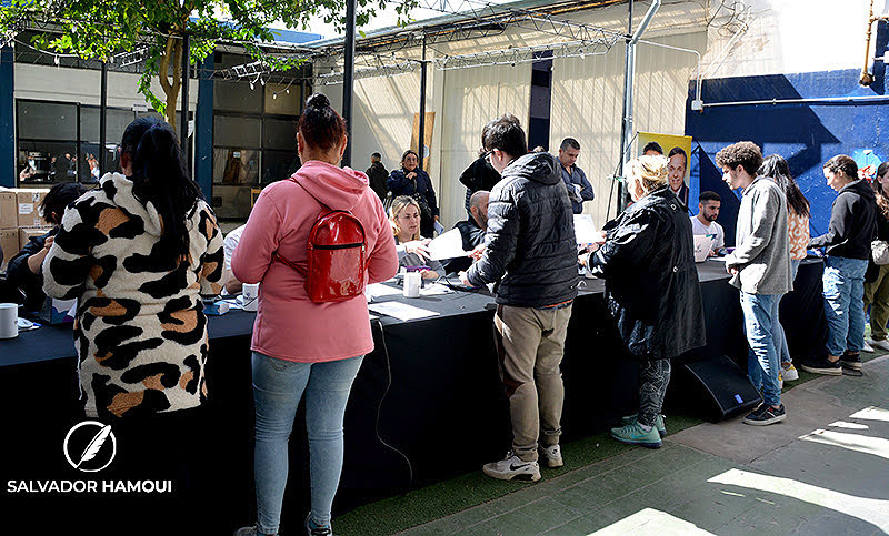 Se entregaron 1.200 tablets en Rosario en el marco del programa «Conectando con vos»