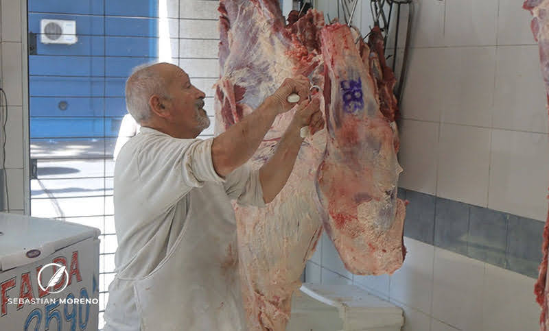 Suspenden por 15 días las exportaciones de carne: frigoríficos amenazan con desafectar trabajadores