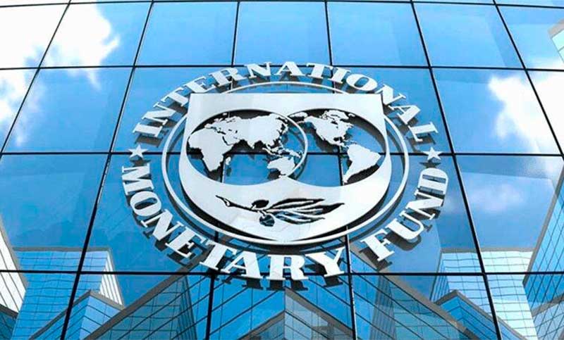Nuevos tarifazos y recortes en salarios y jubilaciones: los pedidos del FMI a Argentina