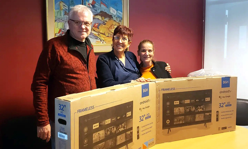 Campaña Solidaria Permanente: Luz y Fuerza entregó televisores para pacientes del HECA 