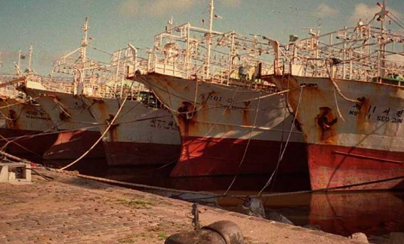 Hay dos mil buques pesqueros sin control en el puerto de Montevideo