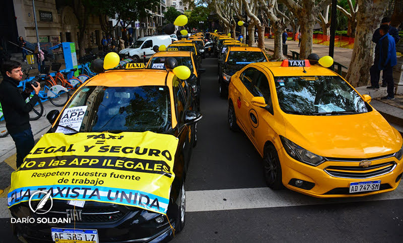 El Sindicato de Peones de Taxis advierte que «no hay decisión política para controlar» a Uber